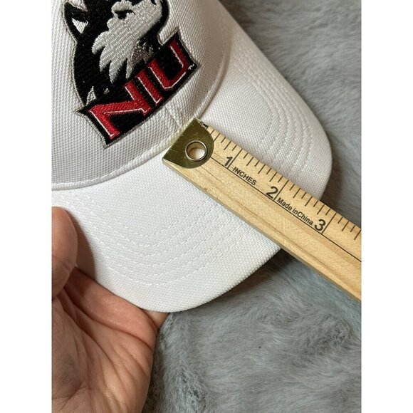 Northern Illinois University NIU Under Armour Huskies White Flex Baseball Cap - Picture 6 of 10